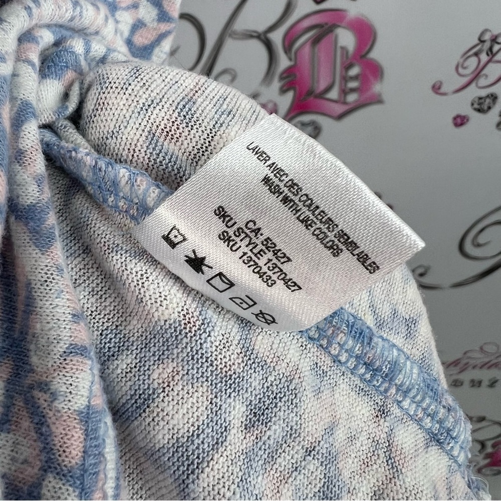 Mystyle tshirt top pockets floral Elegant Blue and White Floral Women's Tee - Picture 9 of 11